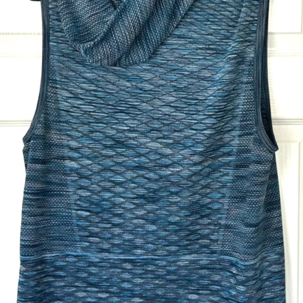 Under Armour Women’s Size Med Heat Gear Loose Hoodie Sleeveless Athletic Top - Picture 5 of 6